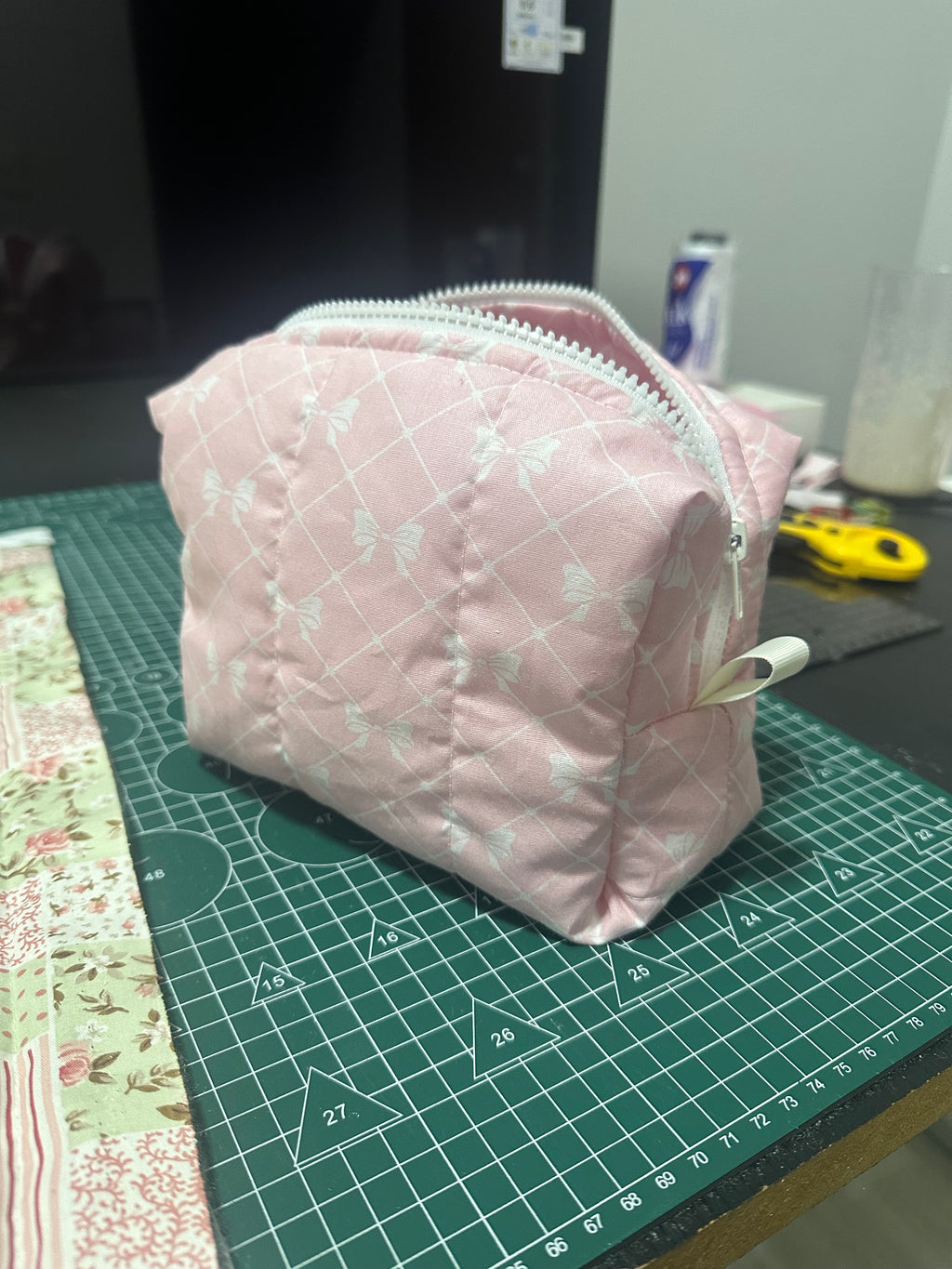 Necessaire Algodão Laços | Bolsa Organizadora Feminina para Maquiagem e Viagem