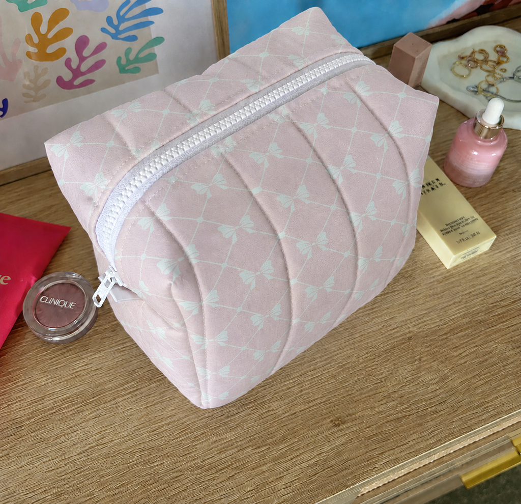 Necessaire Algodão Laços | Bolsa Organizadora Feminina para Maquiagem e Viagem