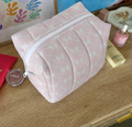 Necessaire Algodão Laços | Bolsa Organizadora Feminina para Maquiagem e Viagem