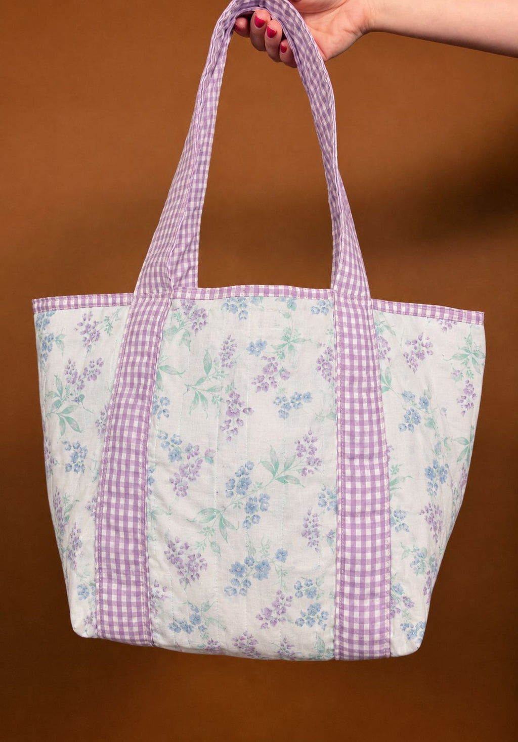 Bolsa Tote Floral Lilás em Tecido Matelassê Xadrez | Bolsa Feminina Grande Artesanal