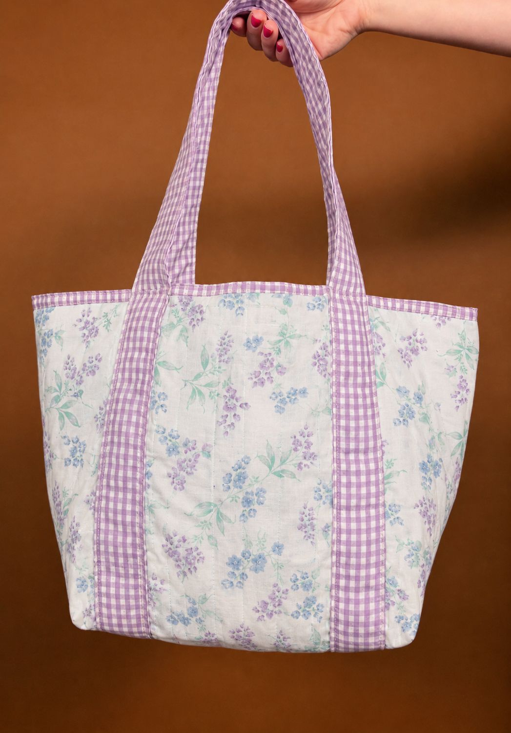 Bolsa Tote Floral Lilás em Tecido Matelassê Xadrez | Bolsa Feminina Grande Artesanal