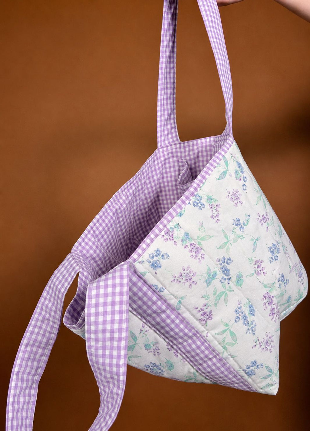 Bolsa Tote Floral Lilás em Tecido Matelassê Xadrez | Bolsa Feminina Grande Artesanal