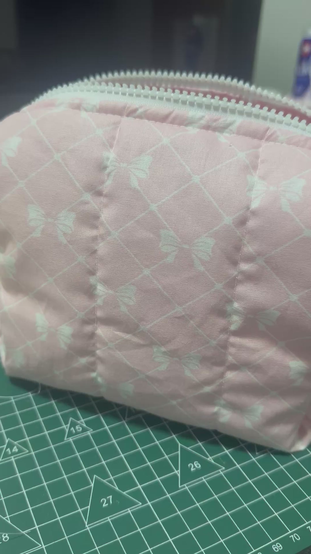 Necessaire Algodão Laços | Bolsa Organizadora Feminina para Maquiagem e Viagem